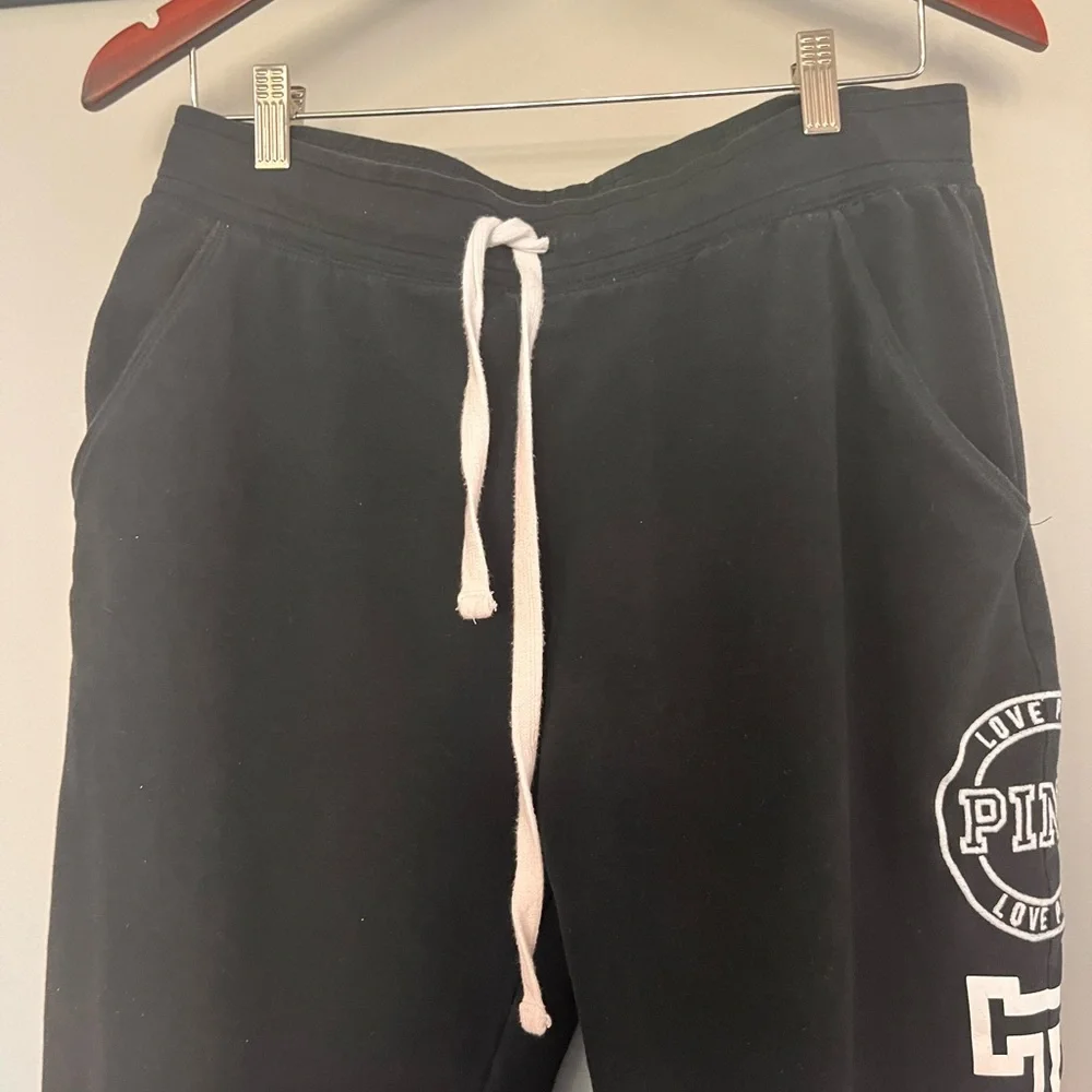 VS pink joggers - Picture 2 of 8